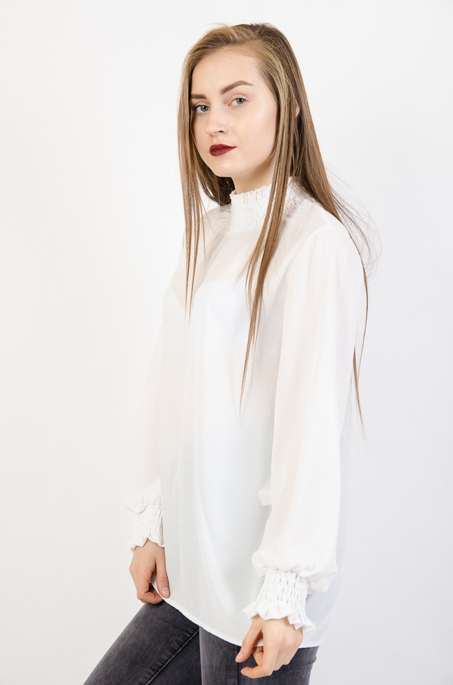 Biała koszula półgolf z marszczeniem