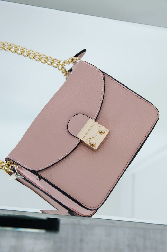 RÓŻOWA TOREBKA TYPU KUFEREK