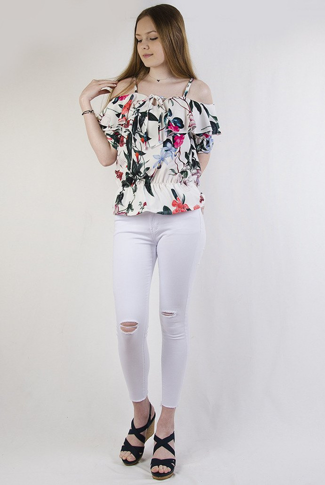 Biała zwiewna bluzka w kwiaty