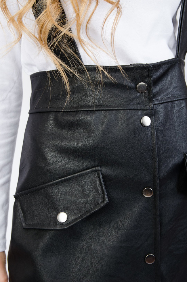 CZARNA SPÓDNICA OGRODNICZKA Z IMITACJI SKÓRY +BIAŁA BLUZKA