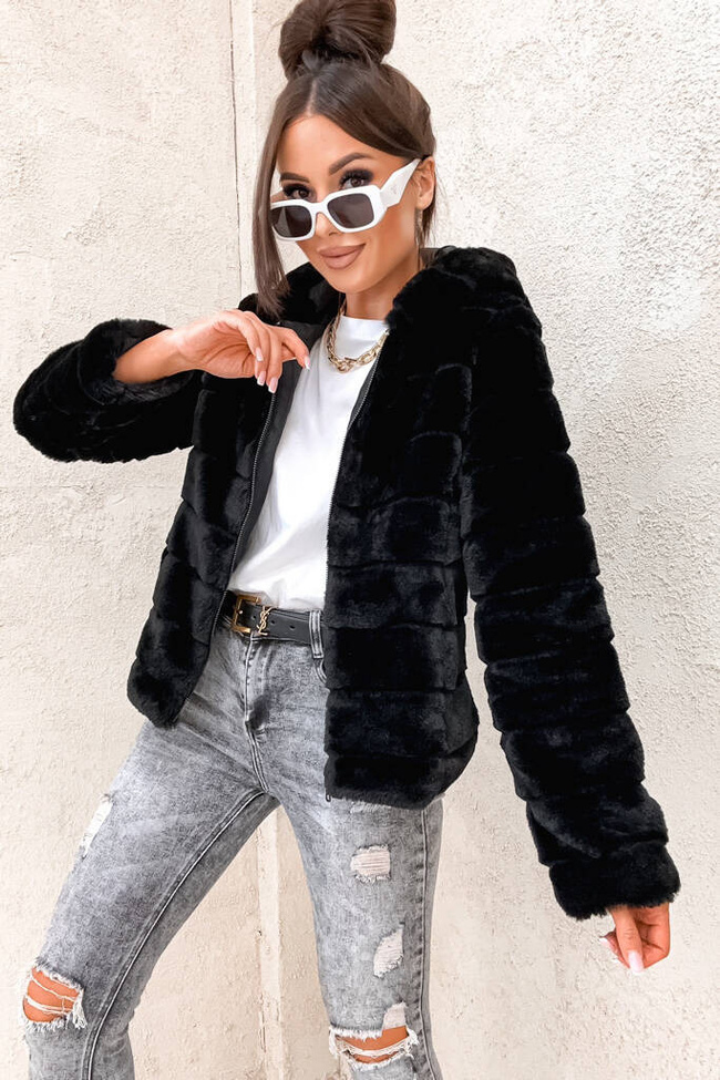 CZARNA FUTRZANA KURTKA Z KAPTUREM