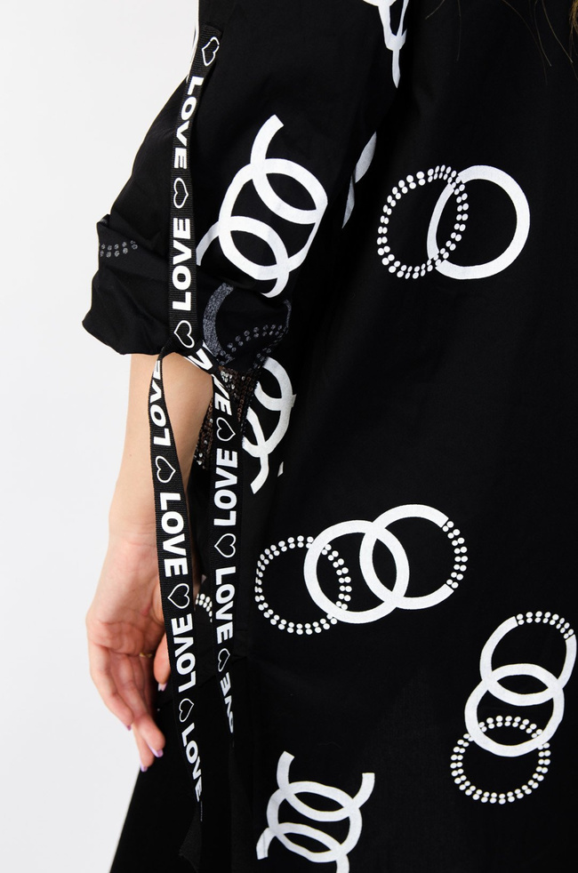 Czarna koszula z wzorem cc oraz cekinową kieszenią