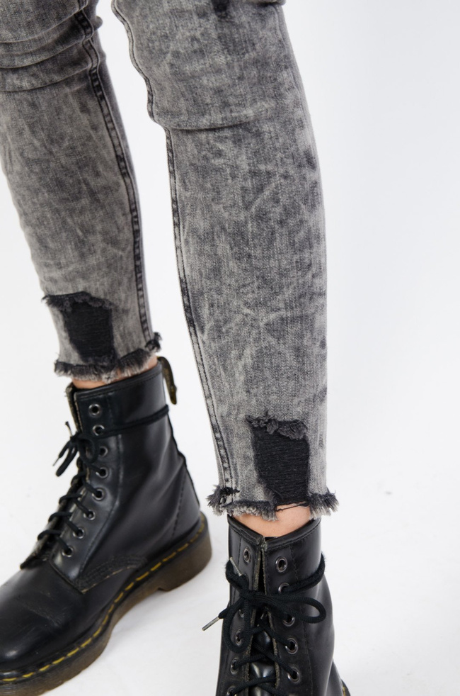 CIEMNO-SZARE SPODNIE JEANSOWE Z PRZETARCIAMI- WYSOKI STAN