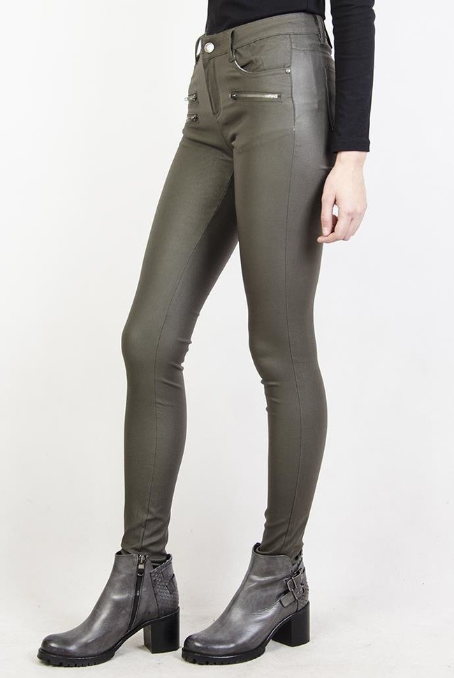 Zielone spodnie skórkowe z trzema srebrnymi zamkami