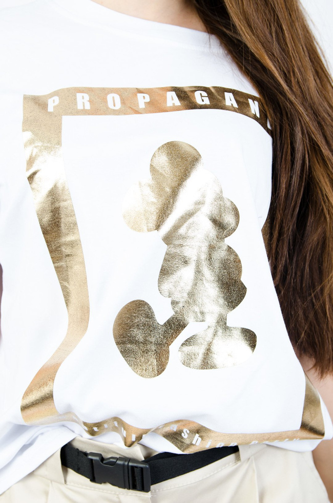 BIAŁY BAWEŁNIANY T-SHIRT ZE ZŁOTYM NADRUKIEM ORAZ WIĄZANIEM NA PLECACH