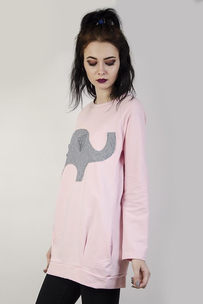 Jasnoróżowa bluzka z szarą naszywką słoniem