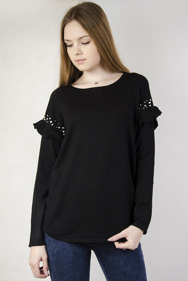 Czarny sweterek z falbanką przy rękawie