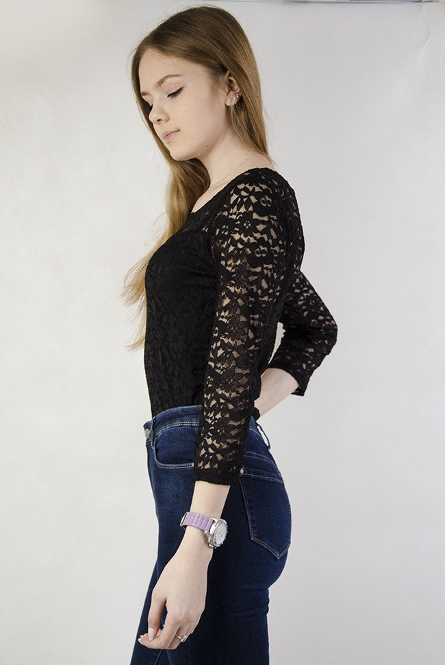 Czarne koronkowe body z wycięciem na plecach