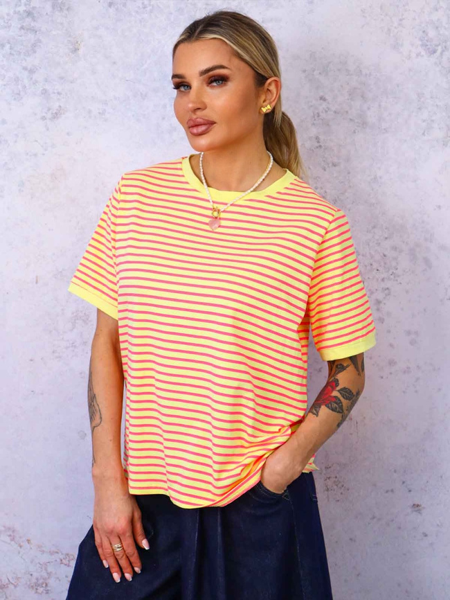 T-SHIRT OVERSIZE W PASKI- ŻÓŁTO-RÓŻOWY