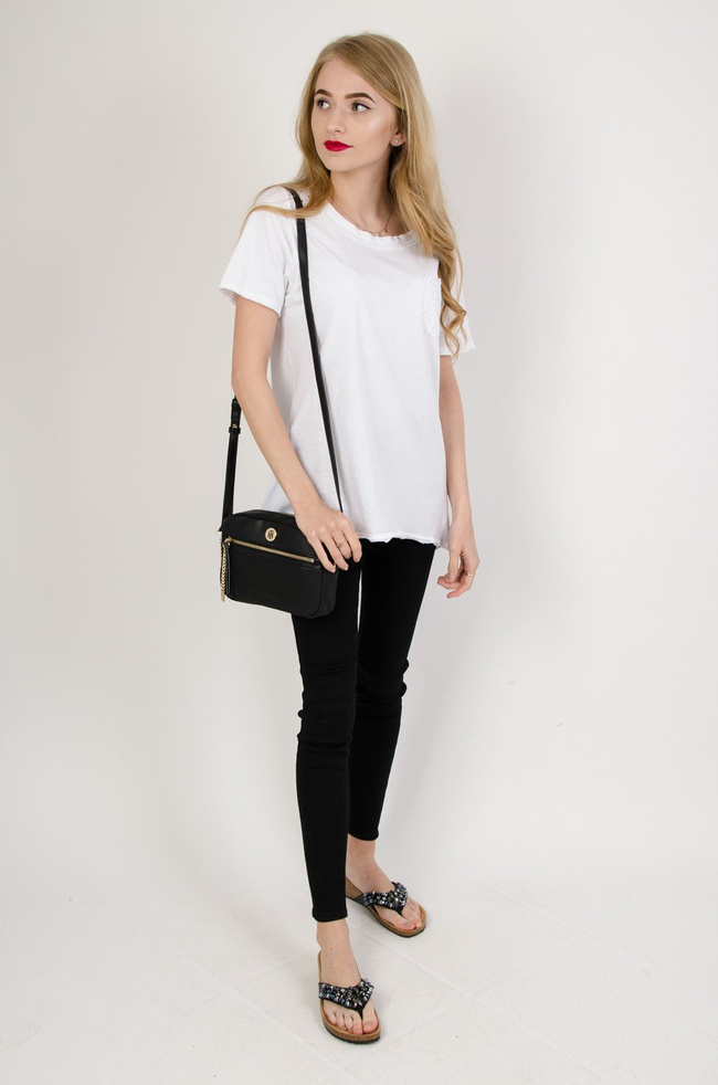 Biała bluzka obszyta srebrną nicią i ażurową kieszonką 