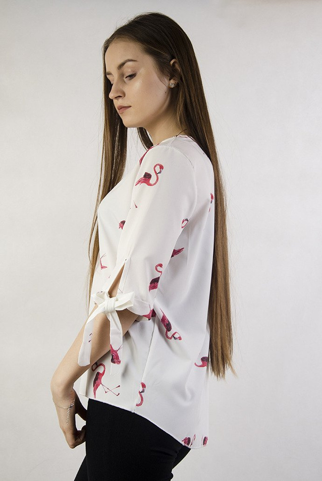 Zwiewna biała bluzka w flamingi