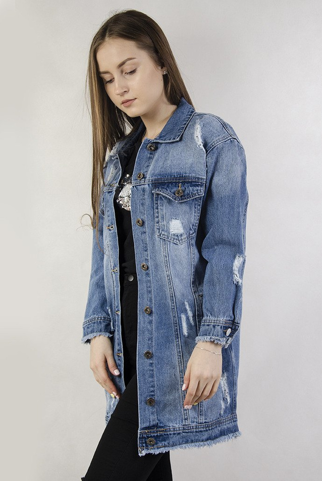 Ciemna kurtka jeansowa przedłużana z szarpaniem na dole