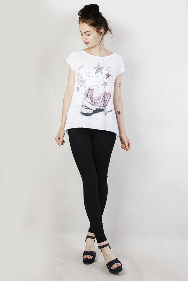 Biała bluzka z nadrukiem i cyrkoniami