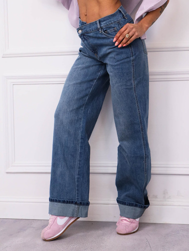 SPODNIE JEANSOWE Z ASYMETRYCZNYM ZAPIĘCIEM I PODWINIĘTYMI NOGAWKAMI