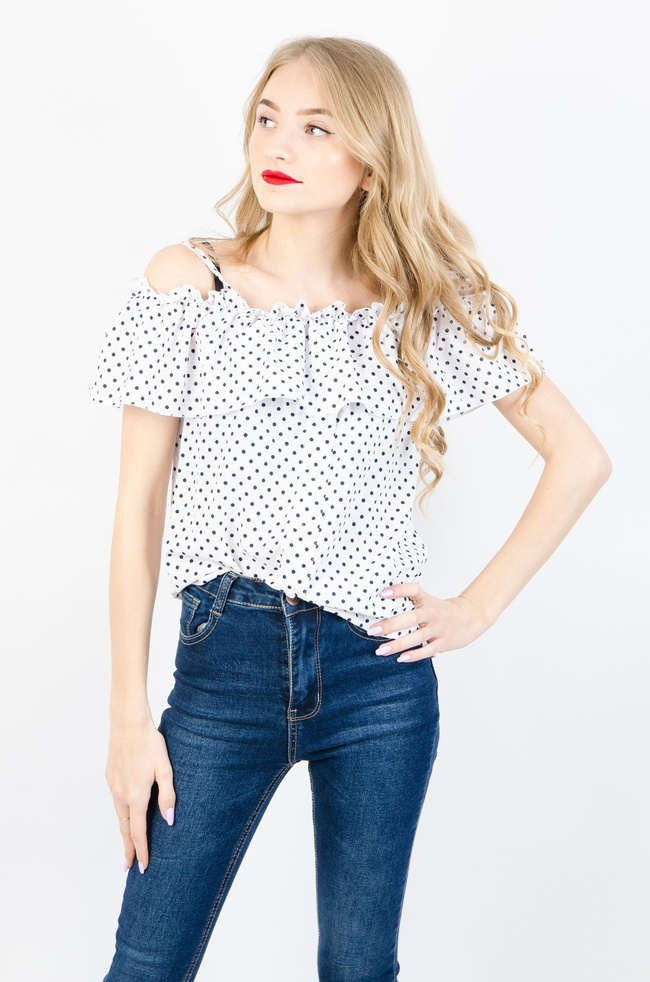 Biała bluzka w groszki z hiszpańskim dekoltem