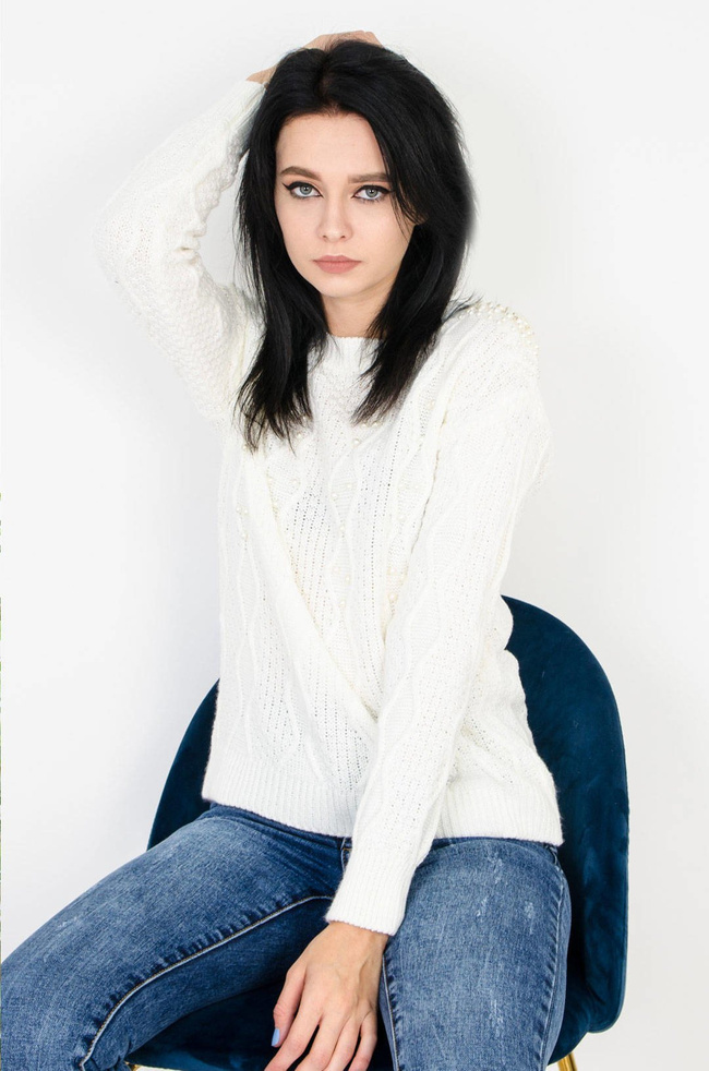 KREMOWY SWETER Z PEREŁKAMI