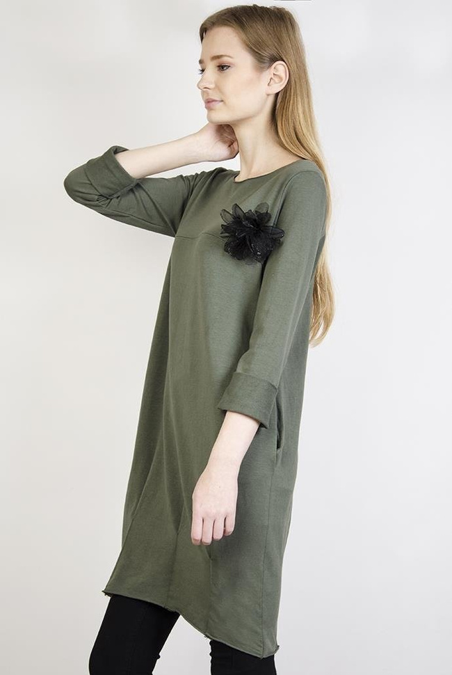 Zielona tunika z czarnym kwiatem
