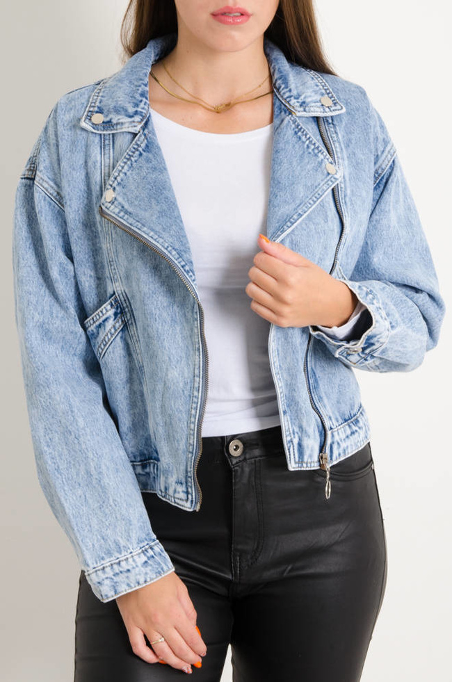 KURTKA JEANSOWA RAMONESKA Z OZDOBNYMI NASZYWKAMI 