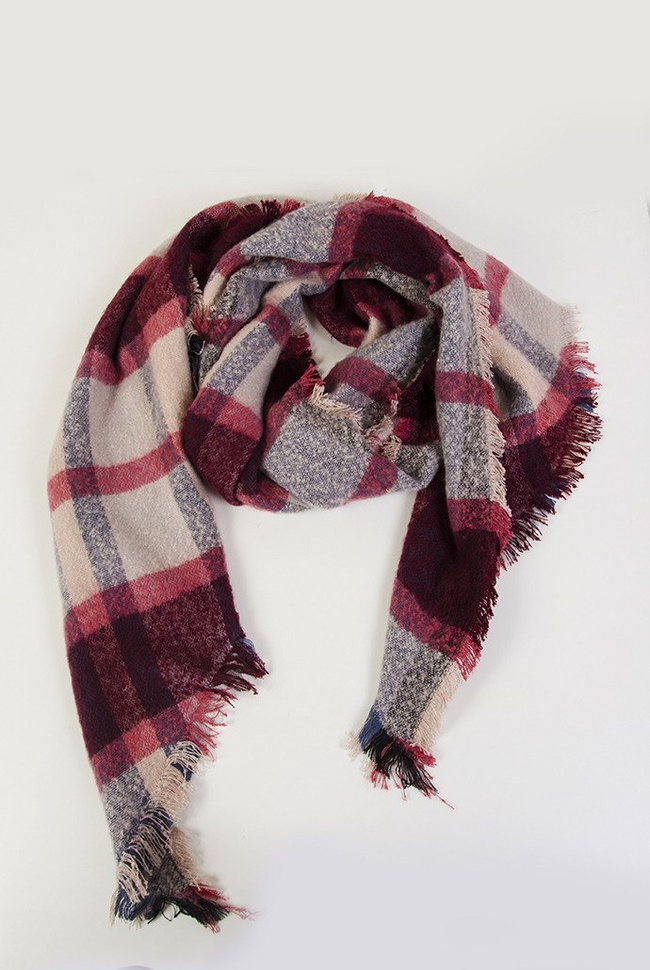 Bordowy szal w kratę