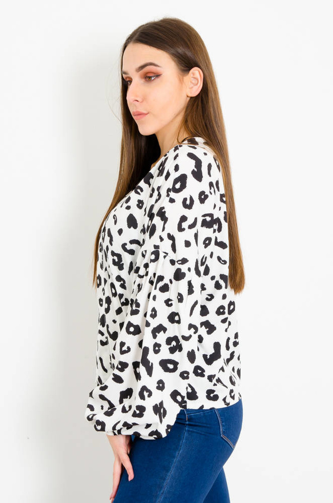 BIAŁA BLUZKA W CĘTKI Z DEKOLTEM W  SZPIC