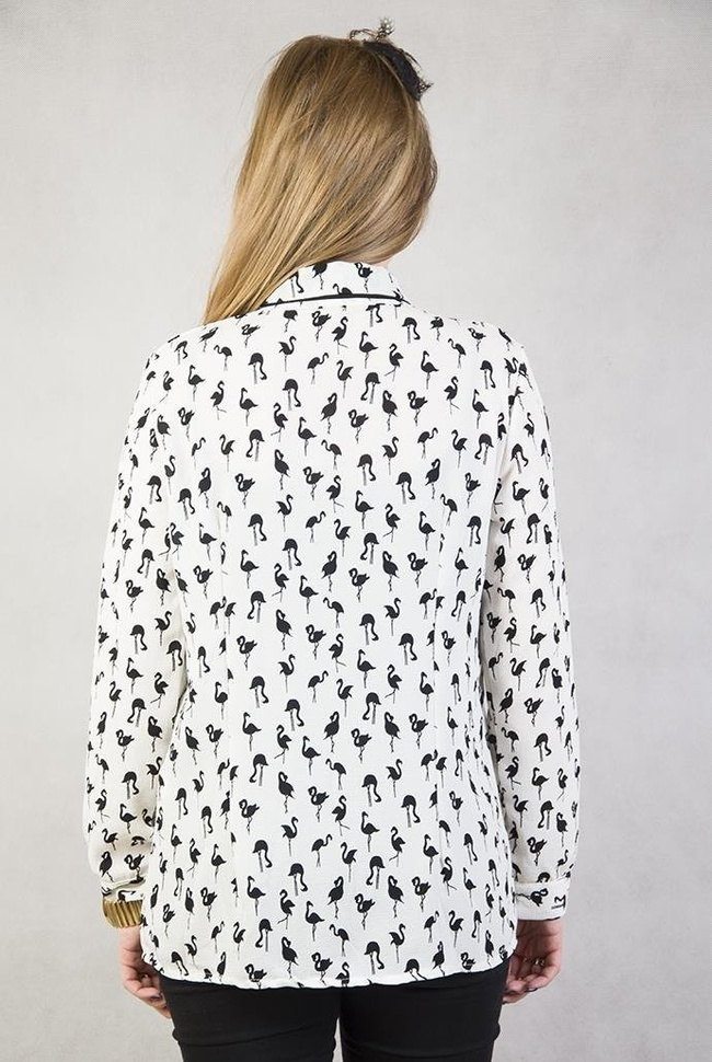 Biała bluzka w czaple