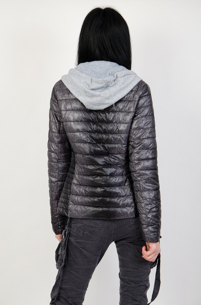 Kurtka pikowana czarna, z szarym podszyciem