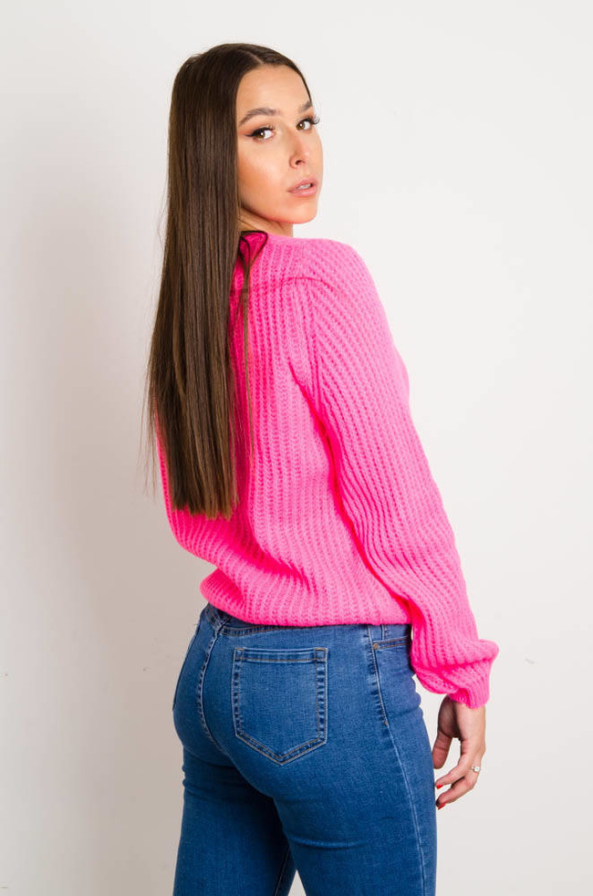 RÓŻOWY SWETER Z DEKOLTEM W SZPIC