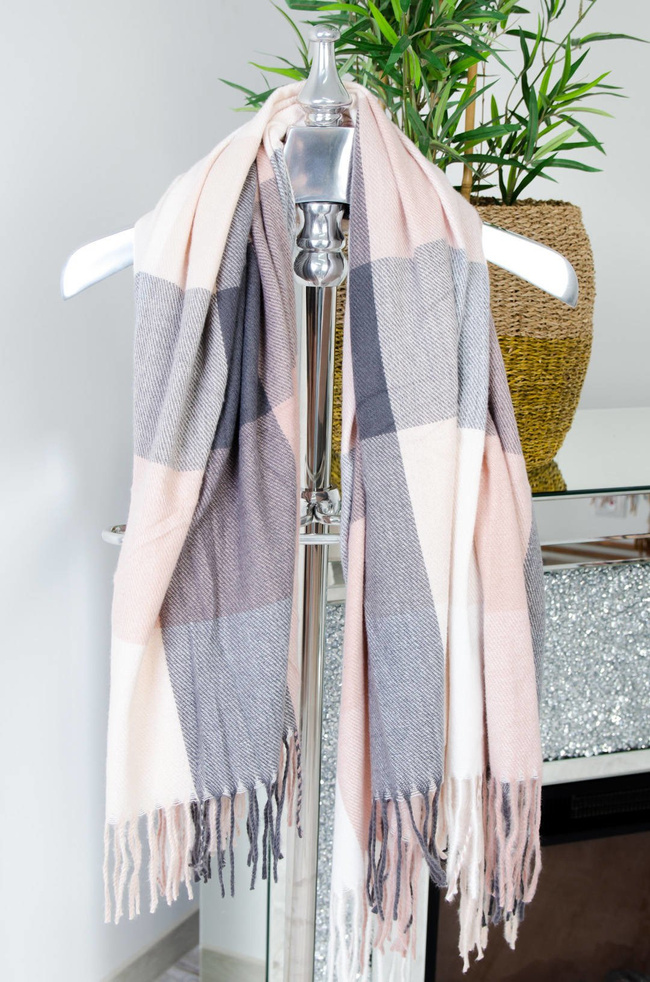 RÓŻOWO-SZARY SZAL W KRATĘ
