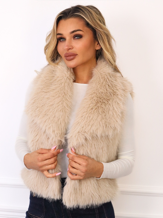 KAMIZELKA FUTRZANA ZAPINANA NA HAFTKI- BEŻOWA