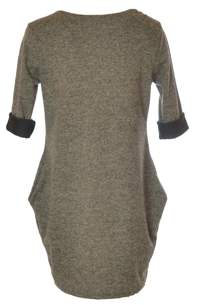 Sukienka z wywijanymi mankietami