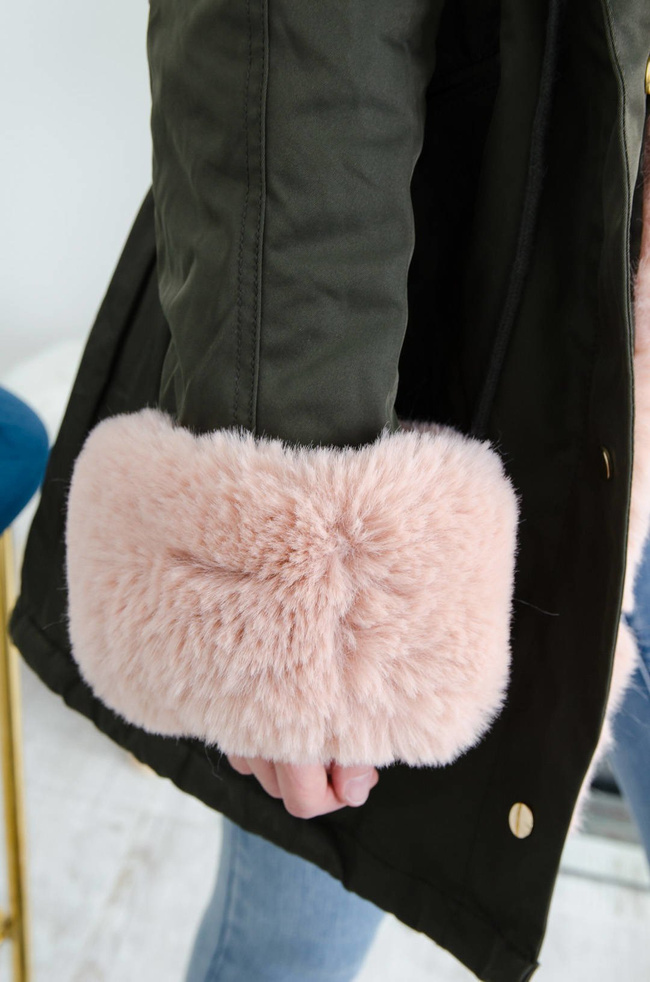 ZIELONA KURTKA PARKA Z RÓŻOWYM FUTERKIEM