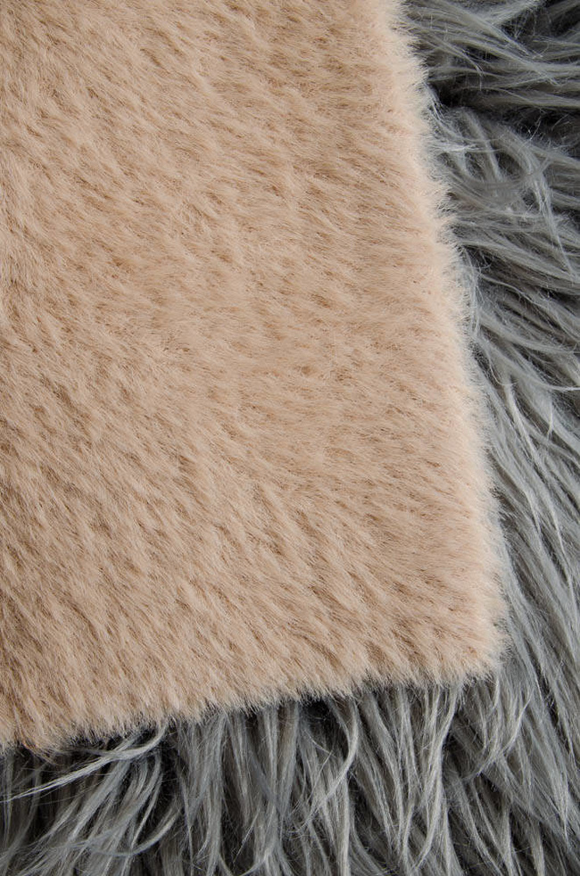 BEŻOWA FUTRZANA CZAPKA