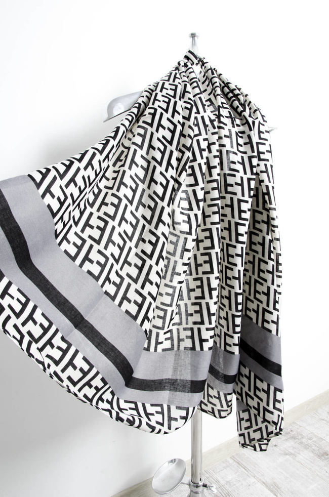 KREMOWO-CZARNY SZAL WE WZORY