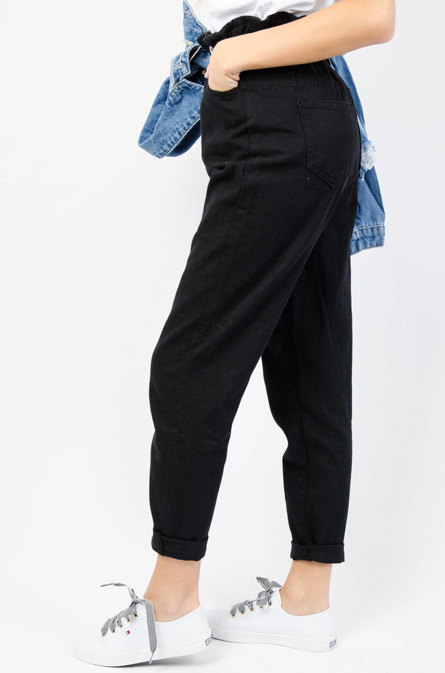 CZARNE SPODNIE MOM JEANS Z GUMĄ W PASIE-WYSOKI STAN
