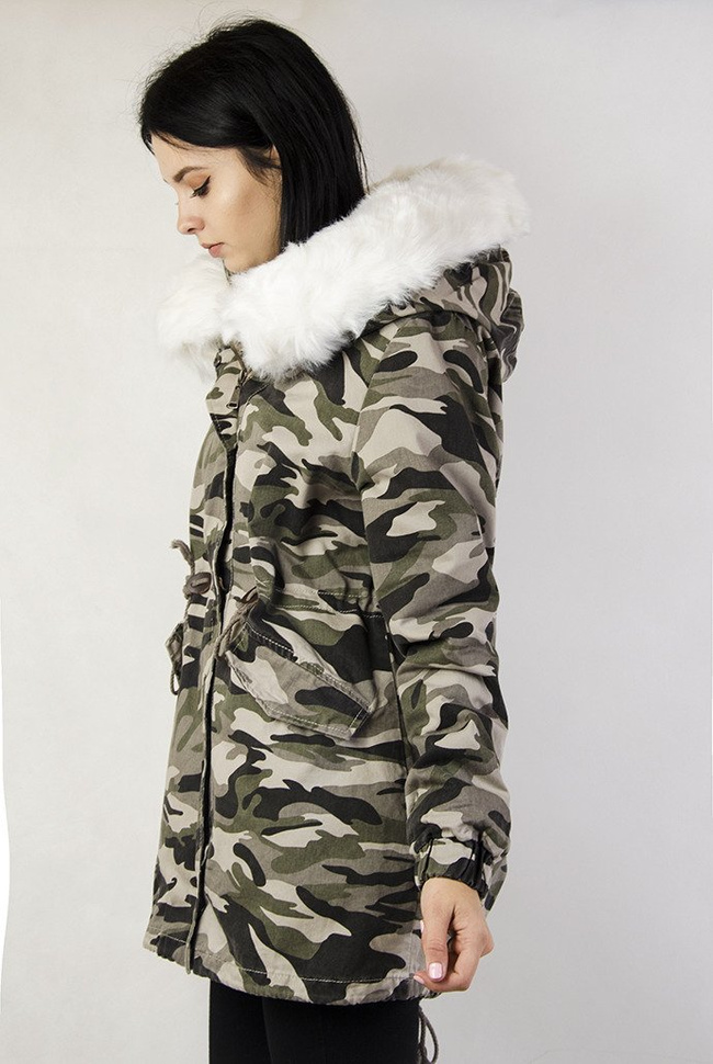 Ocieplana kurtka moro z białym futerkiem