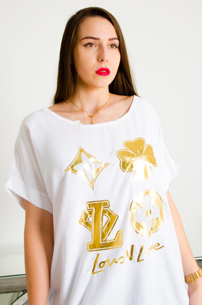 BIAŁA BLUZKA ZE ZŁOTĄ APLIKACJĄ I NAPISAMI