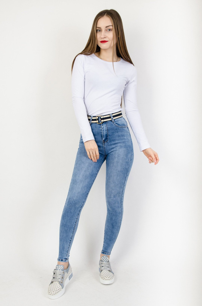 Jasne spodnie jeansowe z wysokim stanem + pasek