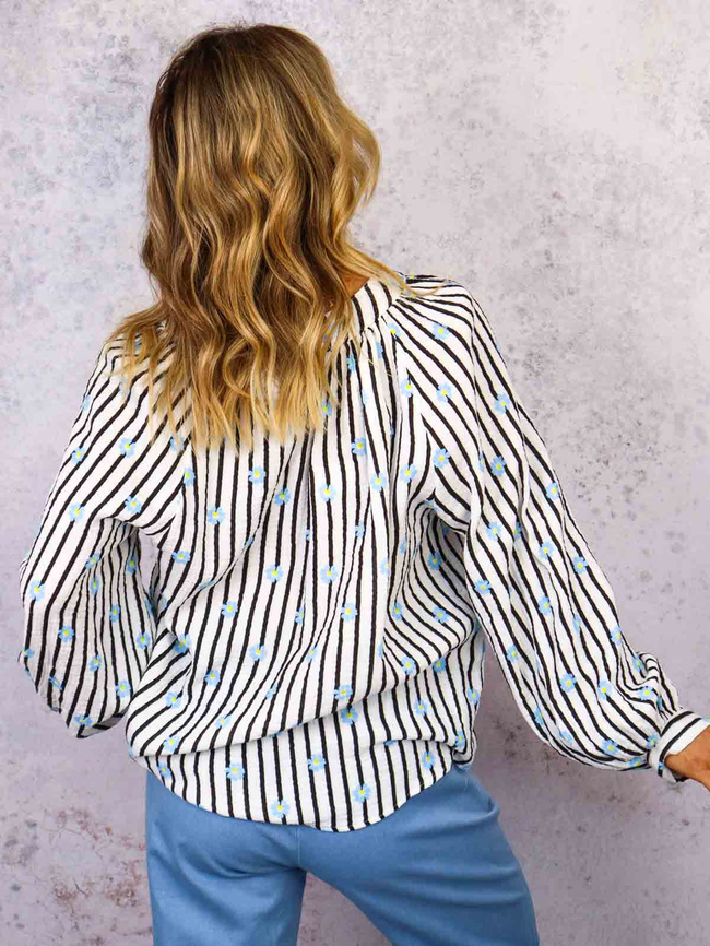 BLUZKA KOSZULOWA W PASKI I KWIATKI- CZARNA