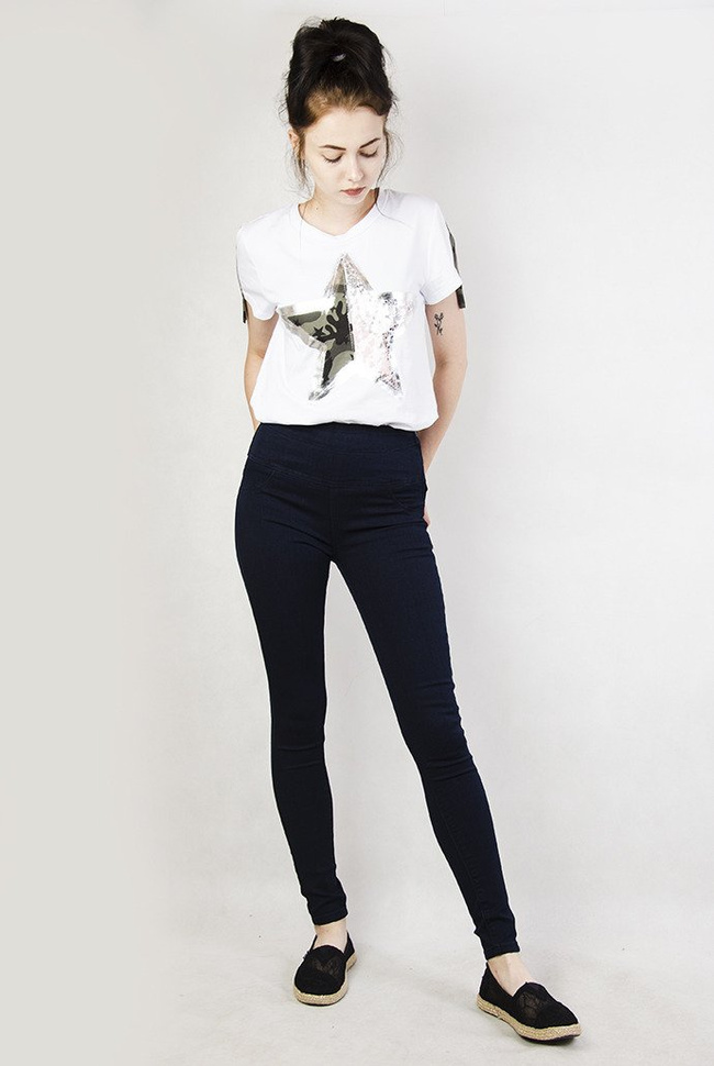 Biała bluzka z gwiazdą i moro paskami