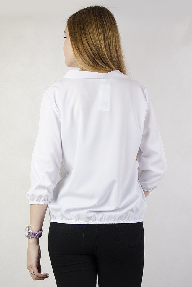 Biała bluzka z wiązaniem przy dekolcie