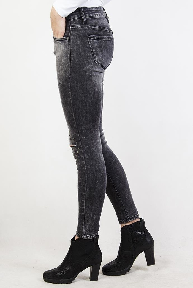 Szare spodnie jeansowe z ćwiekami i wycięciem