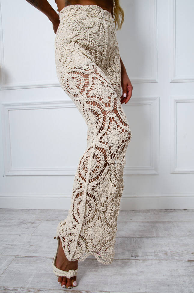 BEŻOWE AŻUROWE SPODNIE Z WYSOKIM STANEM WE WZORY BOHO