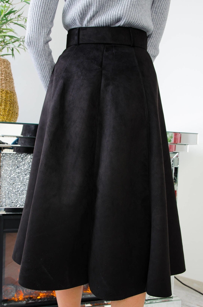 CZARNA ZAMSZOWA SPÓDNICA MIDI Z PASKIEM