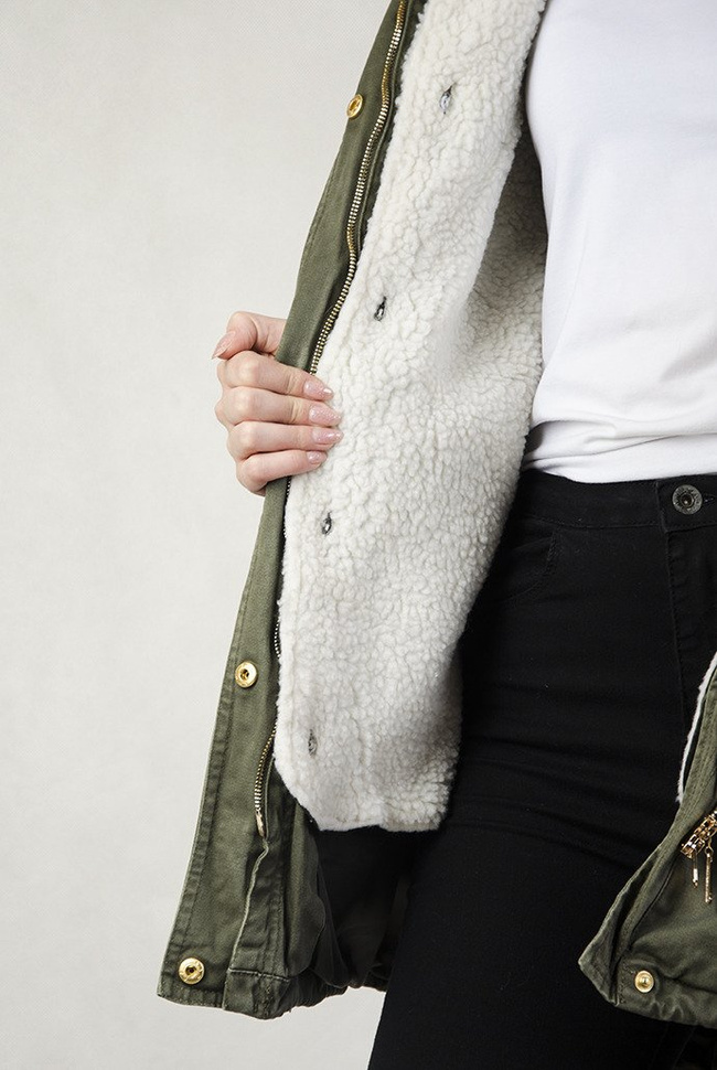 Khaki kurtka parka z białym futerkiem