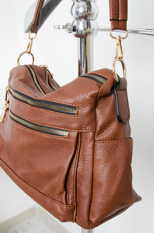 BRĄZOWA TOREBKA TYPU SHOPPER Z OZDOBNYMI ZAMKAMI