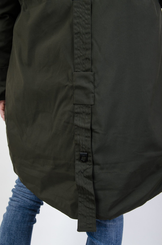 Zielona kurtka ocieplana ze ściągaczem w tali