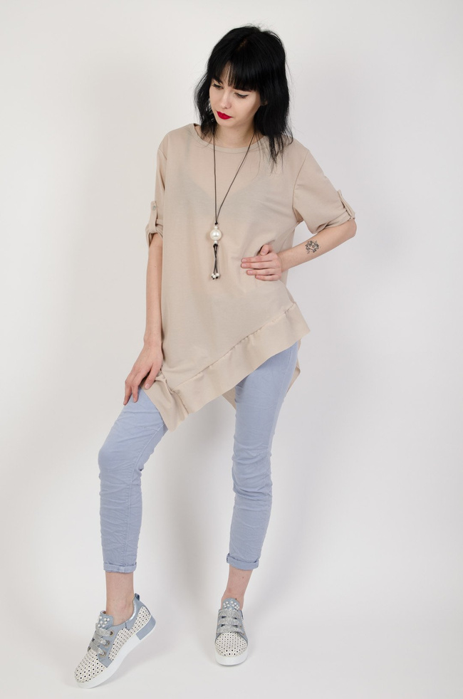 Beżowa asymetryczna bluzka z falbaną + wisiorek
