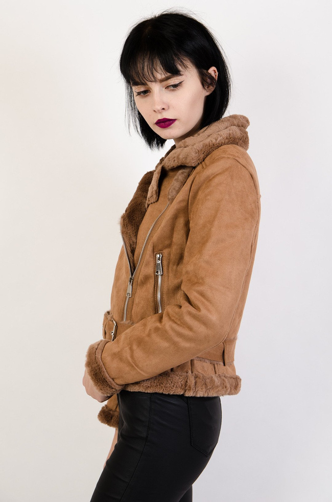 Brązowa zamszowa ramoneska z futerkiem