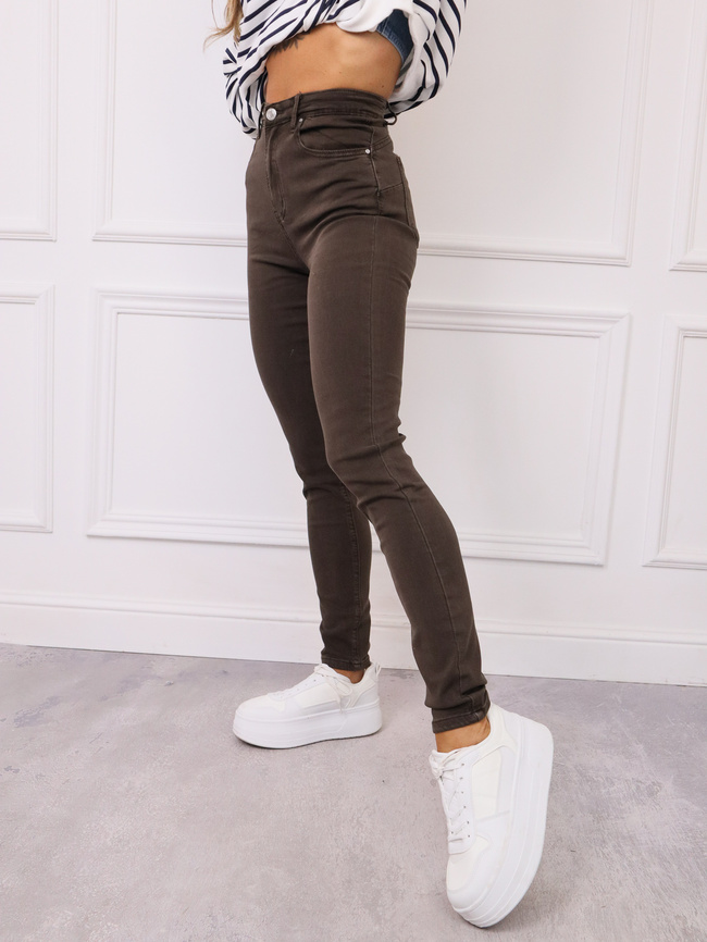 DOPASOWANE SPODNIE Z WYSOKIM STANEM PUSH UP- CIEMNOBRĄZOWE