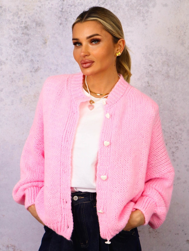 SWETER ZAPINANY NA GUZIKI W SERDUSZKA- RÓŻOWY